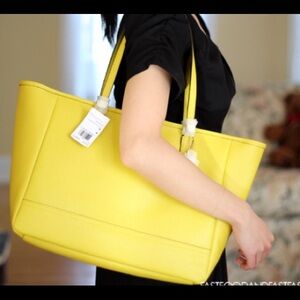 Coach leather zipper Neverfull tote w/metal tag